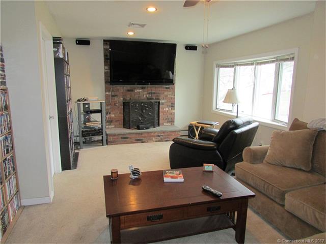 95 Aircraft Rd, W Haven, CT 06516