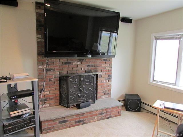 95 Aircraft Rd, W Haven, CT 06516