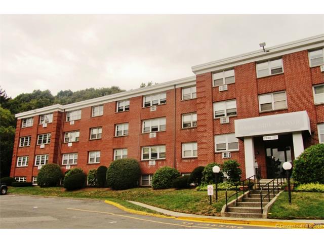 1730 State St, Hamden, CT 06517