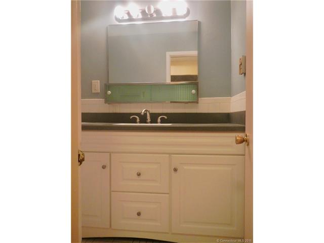 1730 State St, Hamden, CT 06517