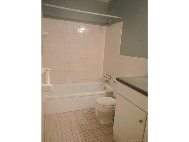 1730 State St, Hamden, CT 06517