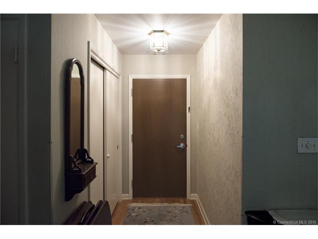 66 North Lake Dr, Hamden, CT 06517