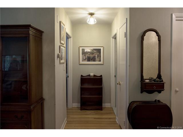 66 North Lake Dr, Hamden, CT 06517