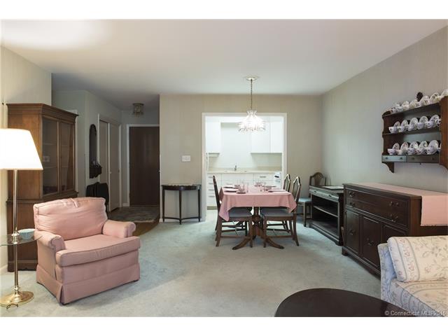 66 North Lake Dr, Hamden, CT 06517