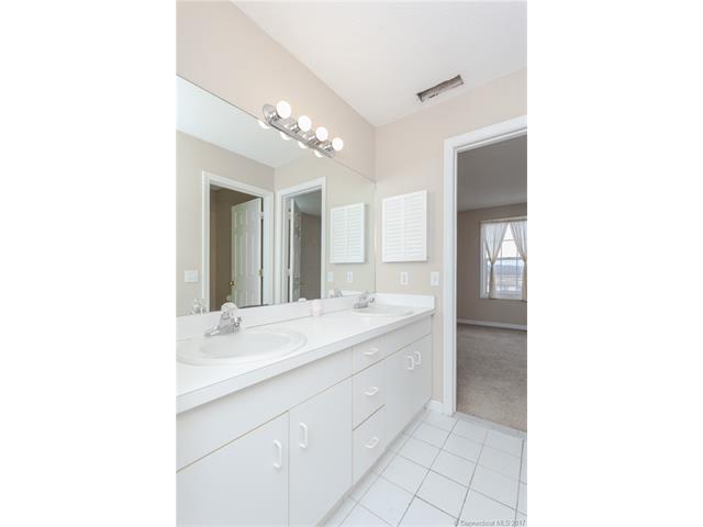 2390 State St, Hamden, CT 06517