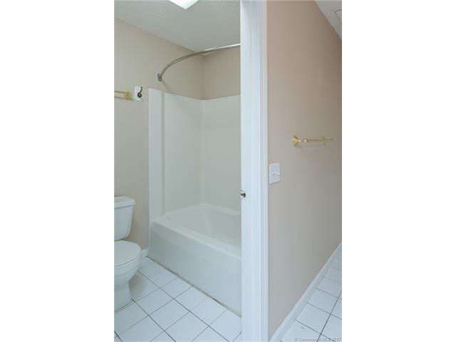 2390 State St, Hamden, CT 06517