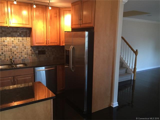 2720 State St, Hamden, CT 06517