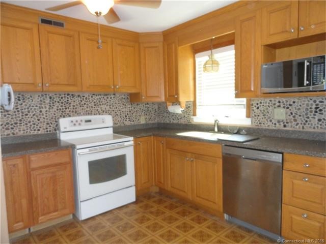 141London Dr, Hamden, CT 06517