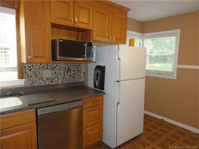 141London Dr, Hamden, CT 06517