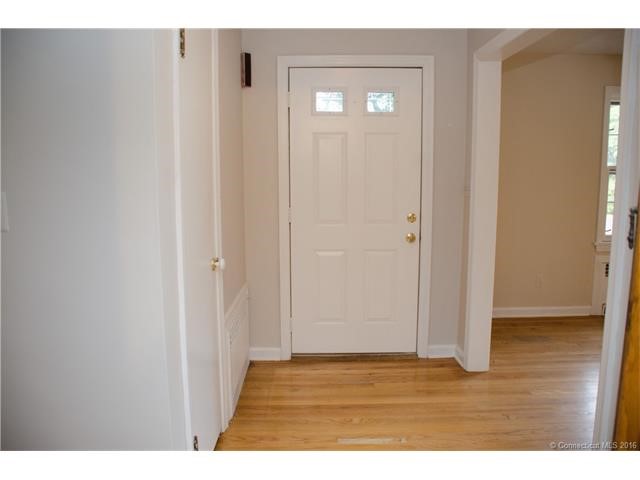 51Robinwood Rd, Hamden, CT 06517