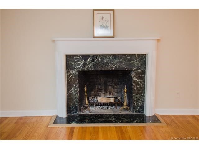51Robinwood Rd, Hamden, CT 06517