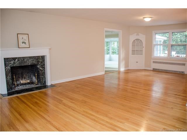 51Robinwood Rd, Hamden, CT 06517