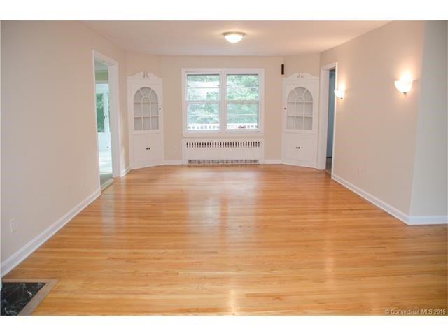 51Robinwood Rd, Hamden, CT 06517