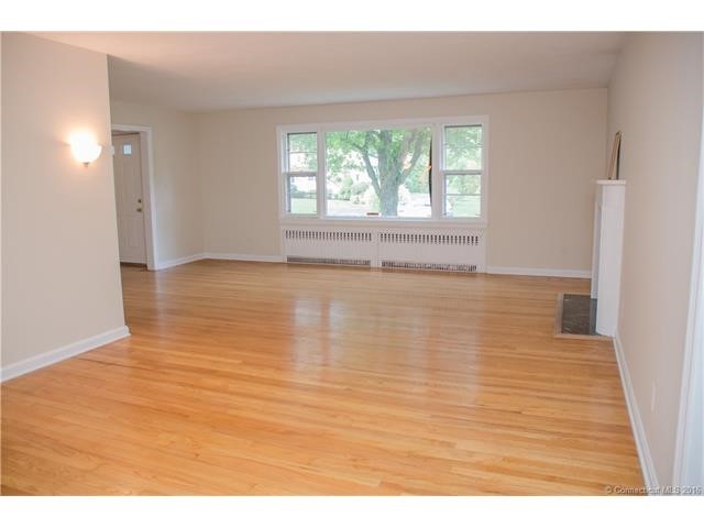 51Robinwood Rd, Hamden, CT 06517