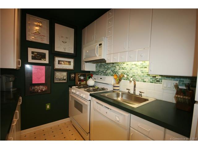 42North Lake Dr #F1, Hamden, CT 06517