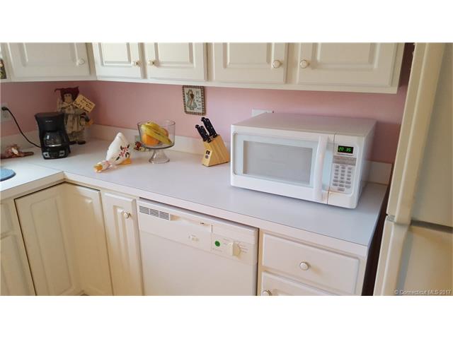 157Leeder Hill Dr #708, Hamden, CT 06517