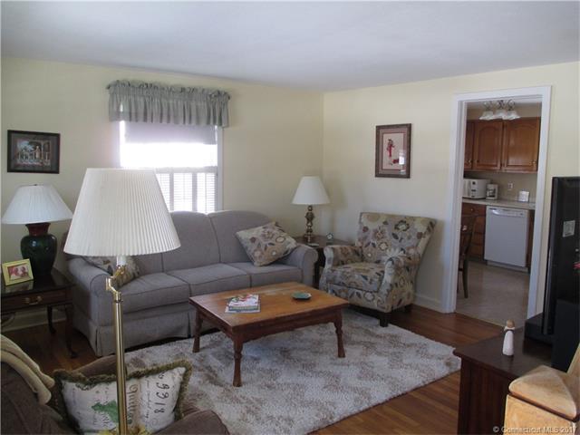 63Fenway Dr, Hamden, CT 06517