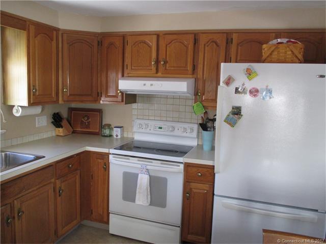 63Fenway Dr, Hamden, CT 06517