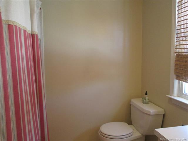 63Fenway Dr, Hamden, CT 06517
