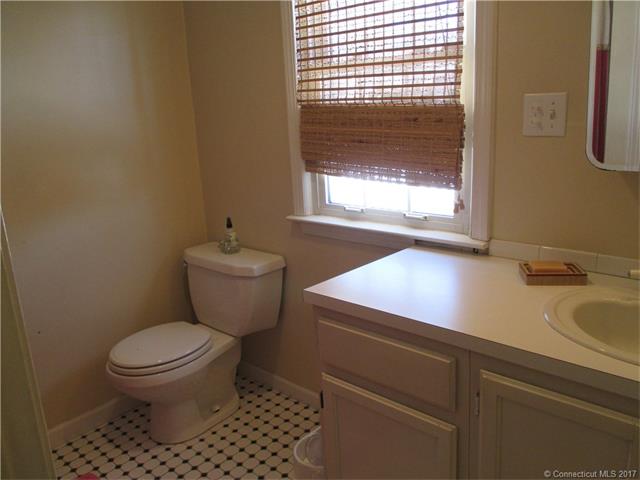 63Fenway Dr, Hamden, CT 06517