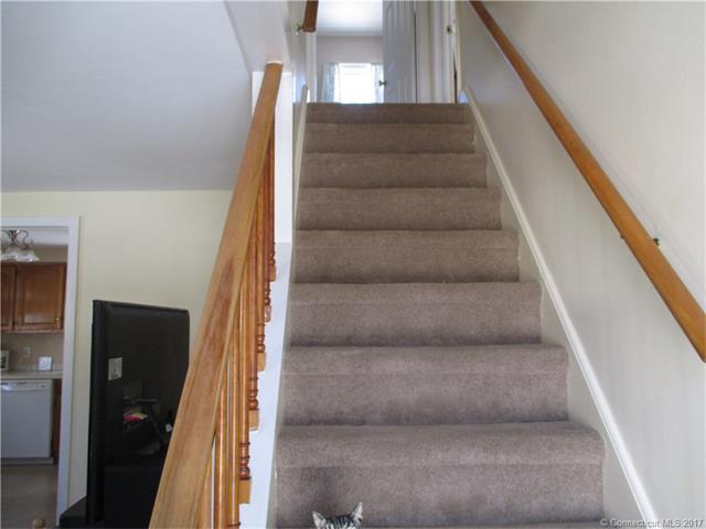 63Fenway Dr, Hamden, CT 06517