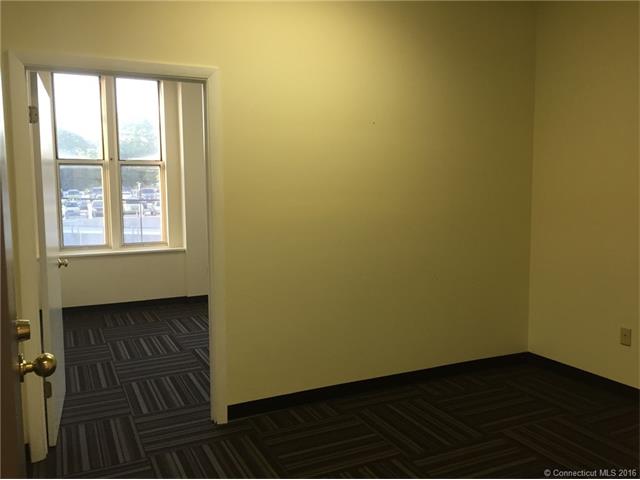2911 Dixwell Ave, Hamden, CT 06518