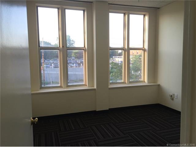2911 Dixwell Ave, Hamden, CT 06518