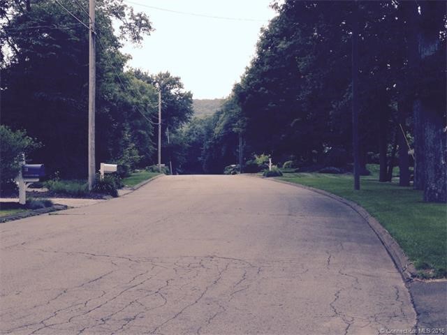 61North Woods Rd, Hamden, CT 06518