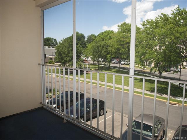 75 Washington Ave, Hamden, CT 06518