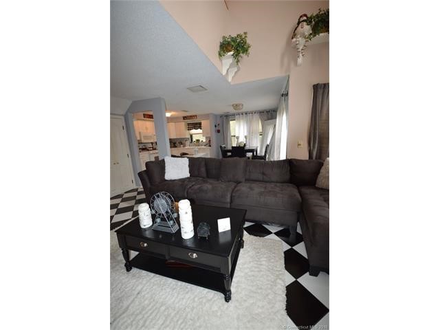 3208 Whitney Ave #605, Hamden, CT 06518
