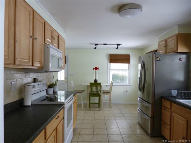 80Macarthur Dr, Hamden, CT 06518
