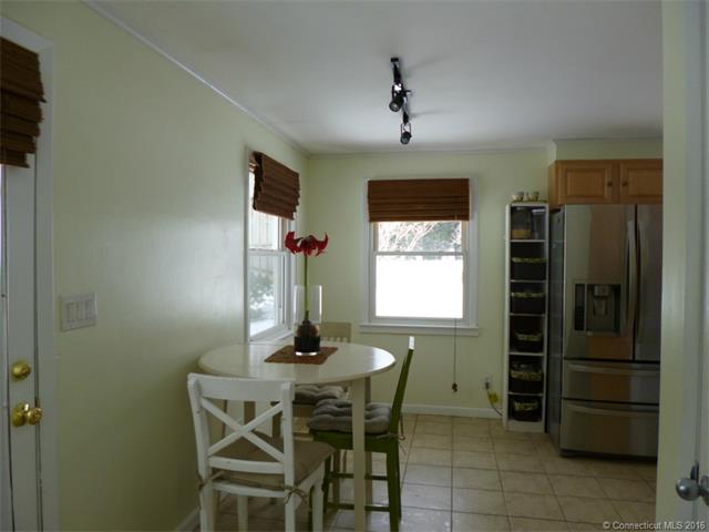 80Macarthur Dr, Hamden, CT 06518