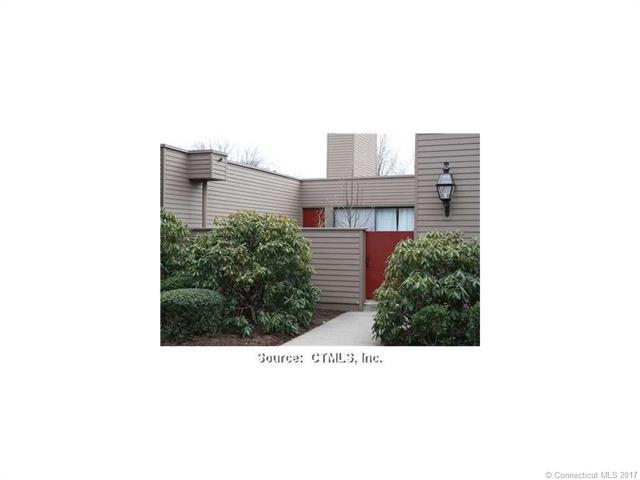 22 Charlton Hill Rd, Hamden, CT 06518