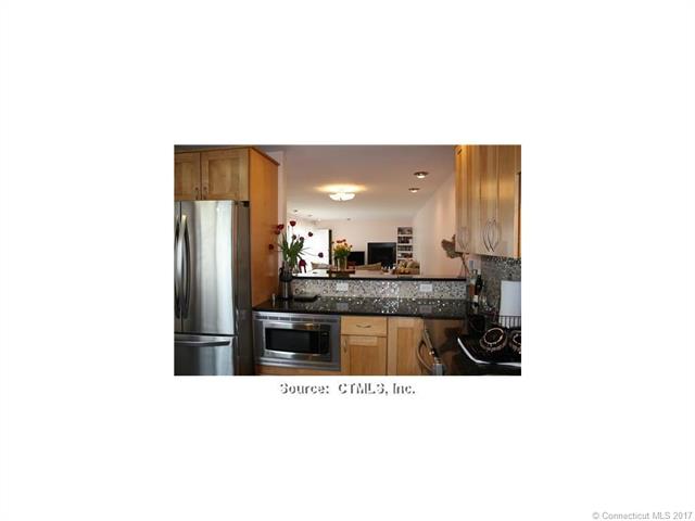 22 Charlton Hill Rd, Hamden, CT 06518