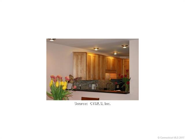 22 Charlton Hill Rd, Hamden, CT 06518