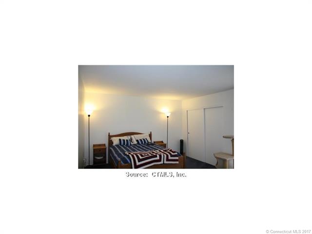 22 Charlton Hill Rd, Hamden, CT 06518