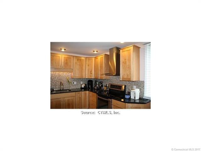 22 Charlton Hill Rd, Hamden, CT 06518