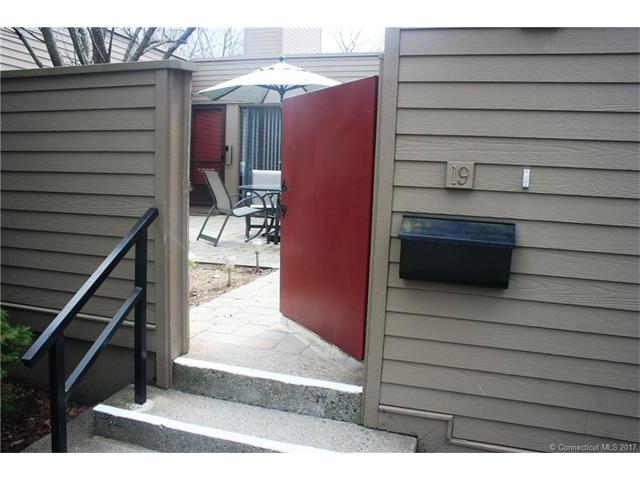 19Charlton Hill Rd #19, Hamden, CT 06518