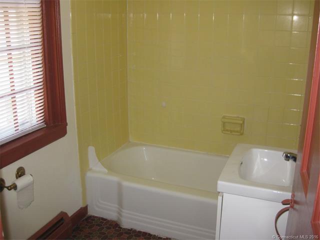 562 Amity Rd, Bethany, CT 06524