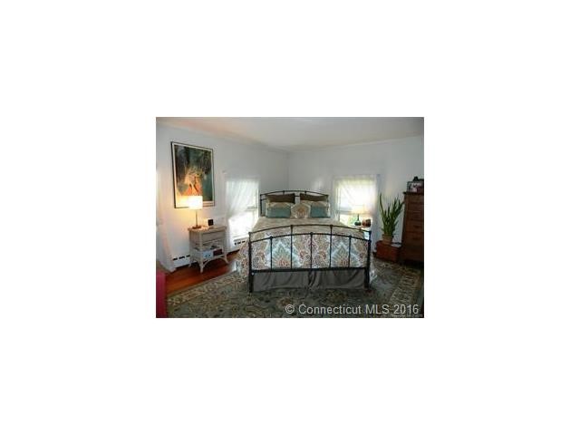 21Sperry Rd, Bethany, CT 06524