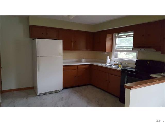 31 Manila Avenue, Woodbridge, CT 06525