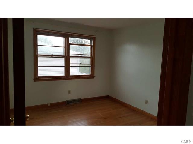 31 Manila Avenue, Woodbridge, CT 06525