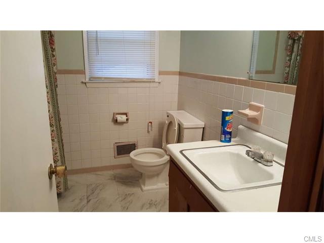 31 Manila Avenue, Woodbridge, CT 06525