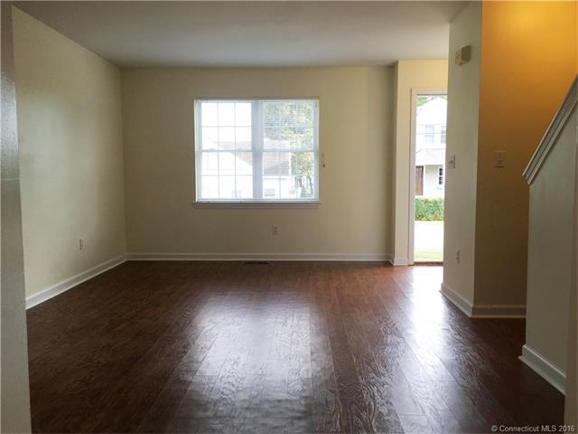 17 Mettler St, Woodbridge, CT 06525