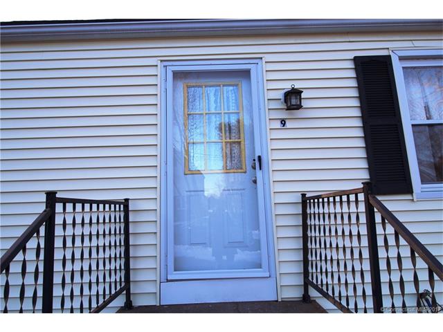 9Robert Rd, Woodbridge, CT 06525