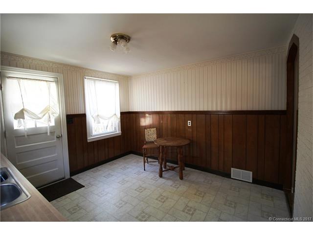 9Robert Rd, Woodbridge, CT 06525