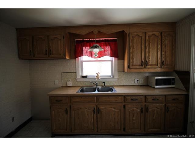 9Robert Rd, Woodbridge, CT 06525
