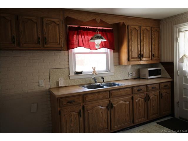 9Robert Rd, Woodbridge, CT 06525