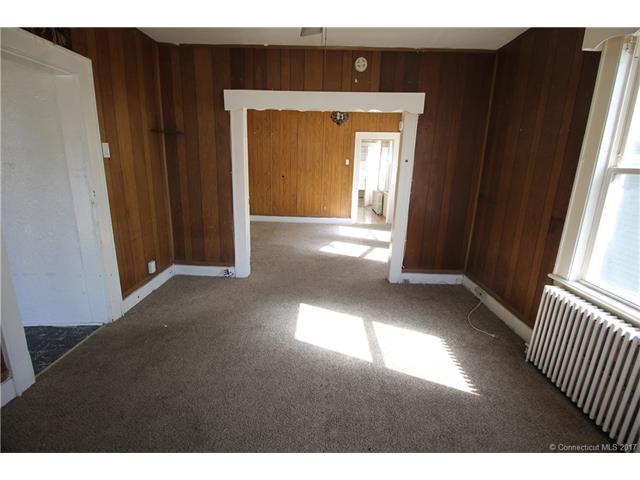 304- 306 Center St, Bridgeport, CT 06604