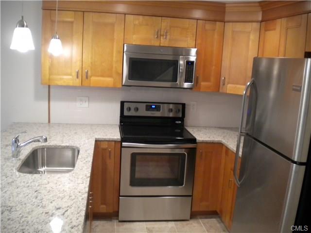 70 Leslie Road, Bridgeport, CT 06606